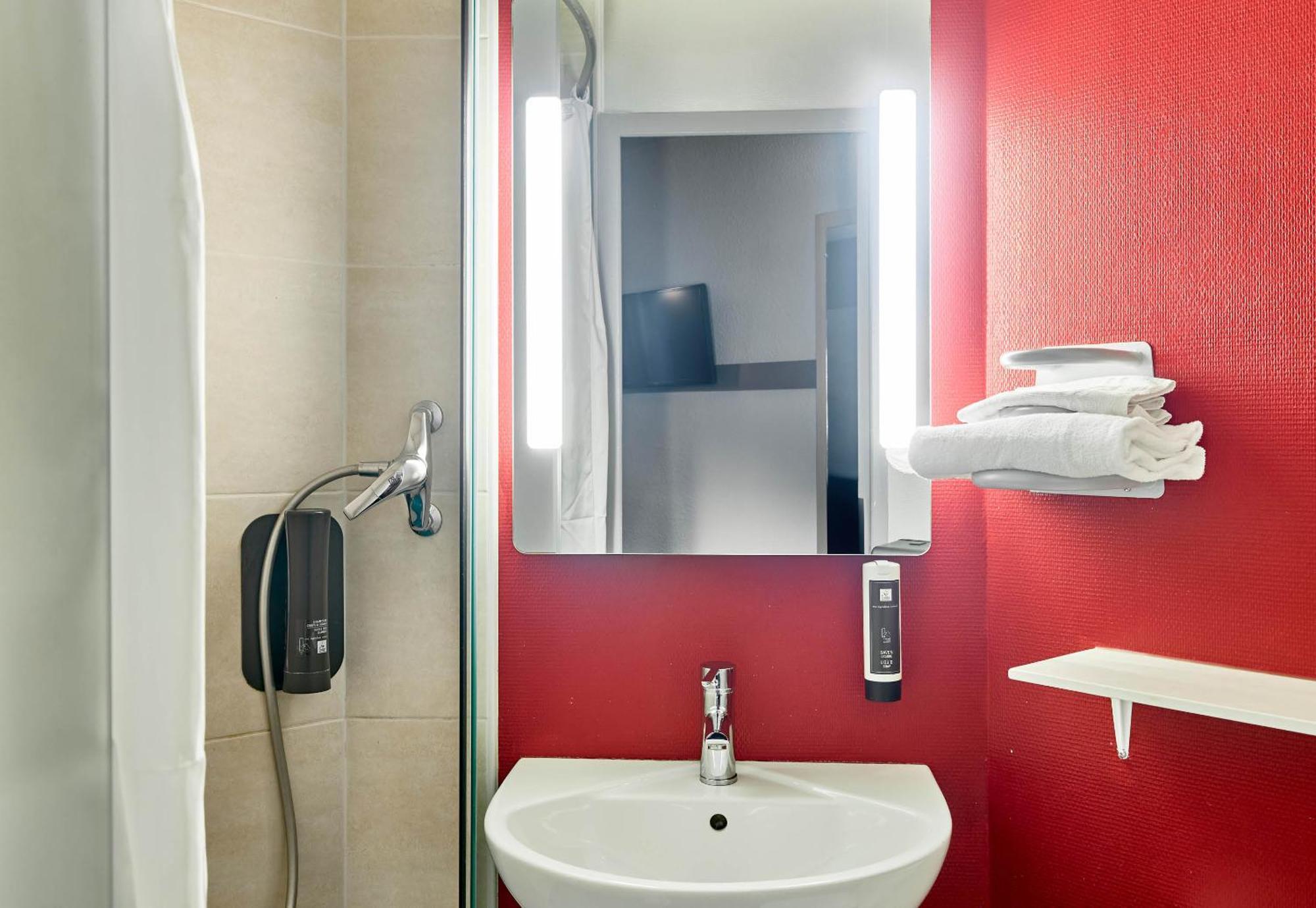 B&B Hotel Saint-Michel Sur Orge Buitenkant foto